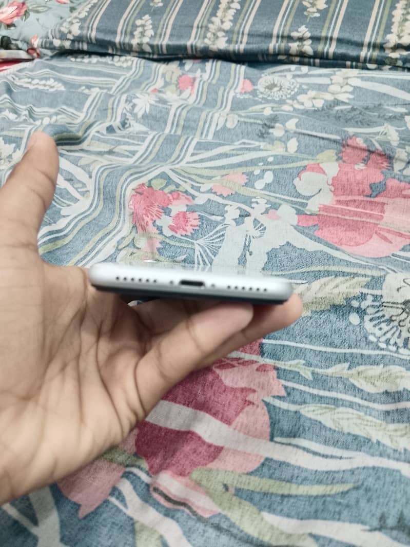 Apple iPhone SE 4