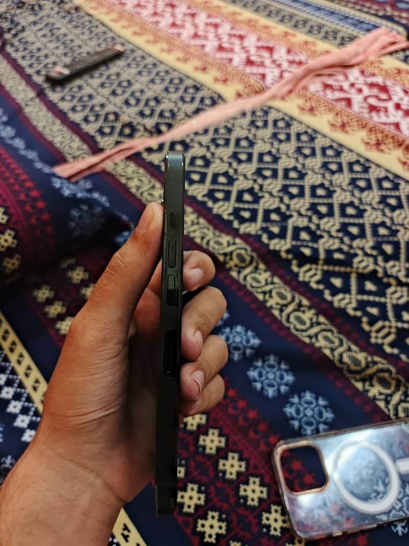 Apple iPhone 13 Pro 2