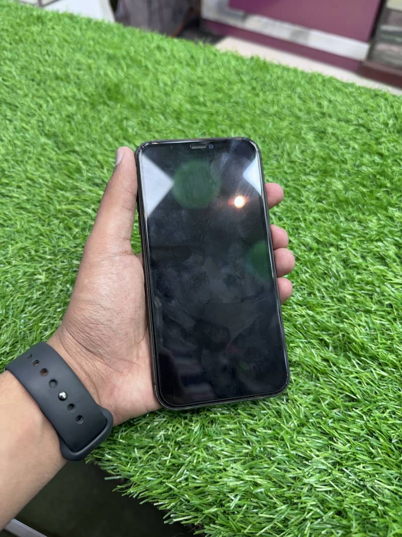Apple iPhone 11 0