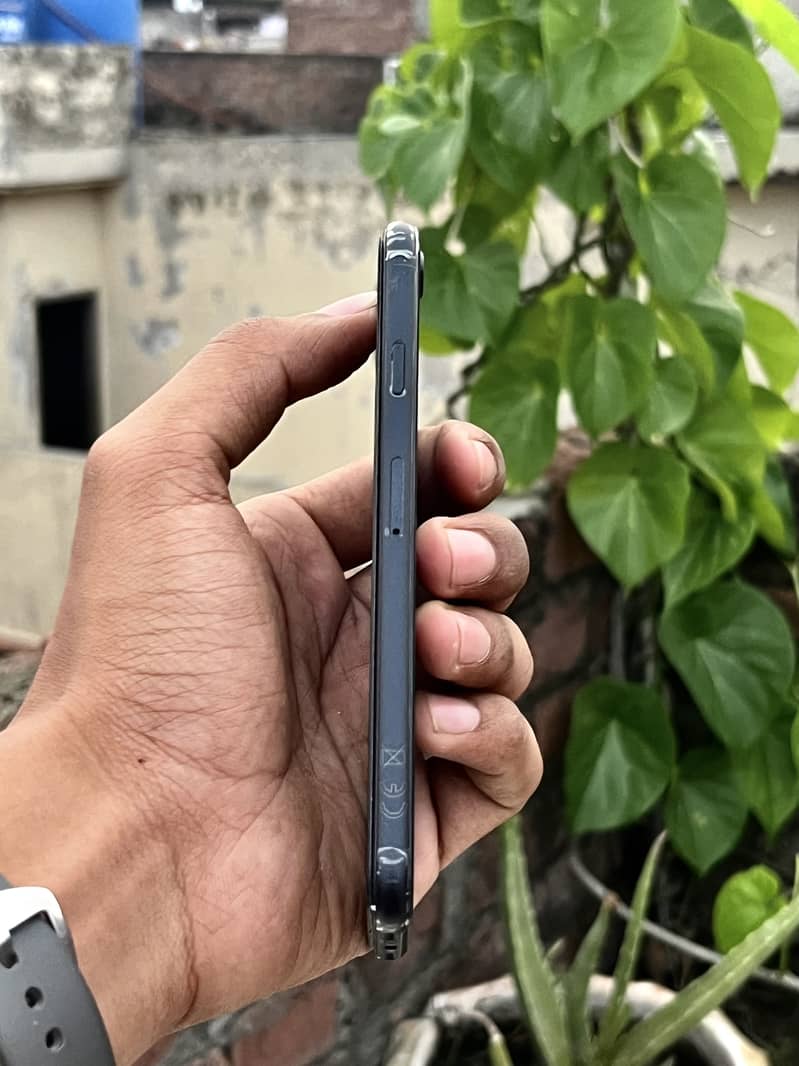 iPhone SE 3rd genration 4