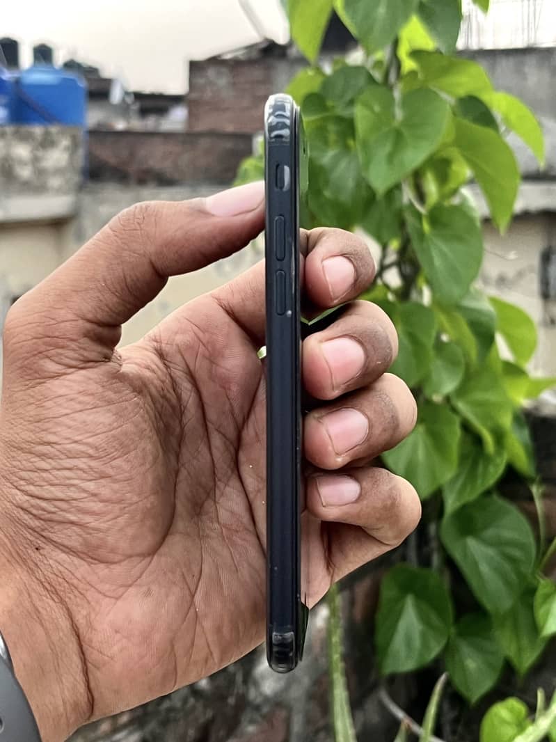 iPhone SE 3rd genration 5