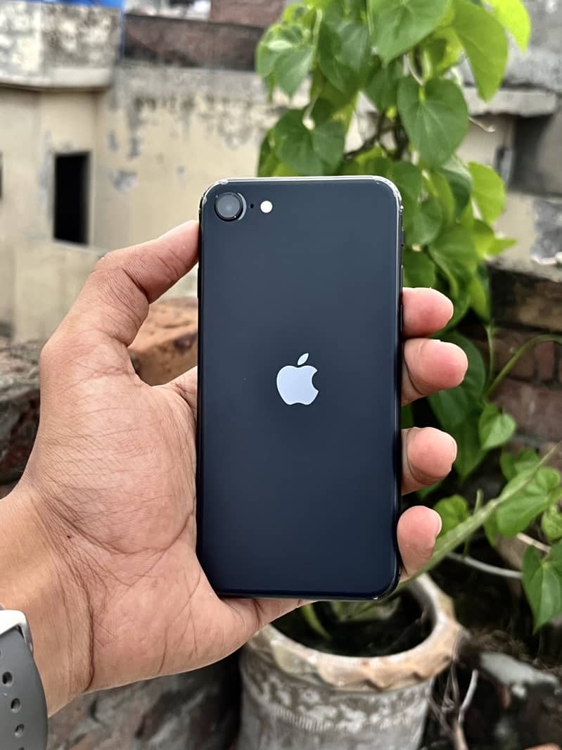 iPhone SE 3rd genration 6