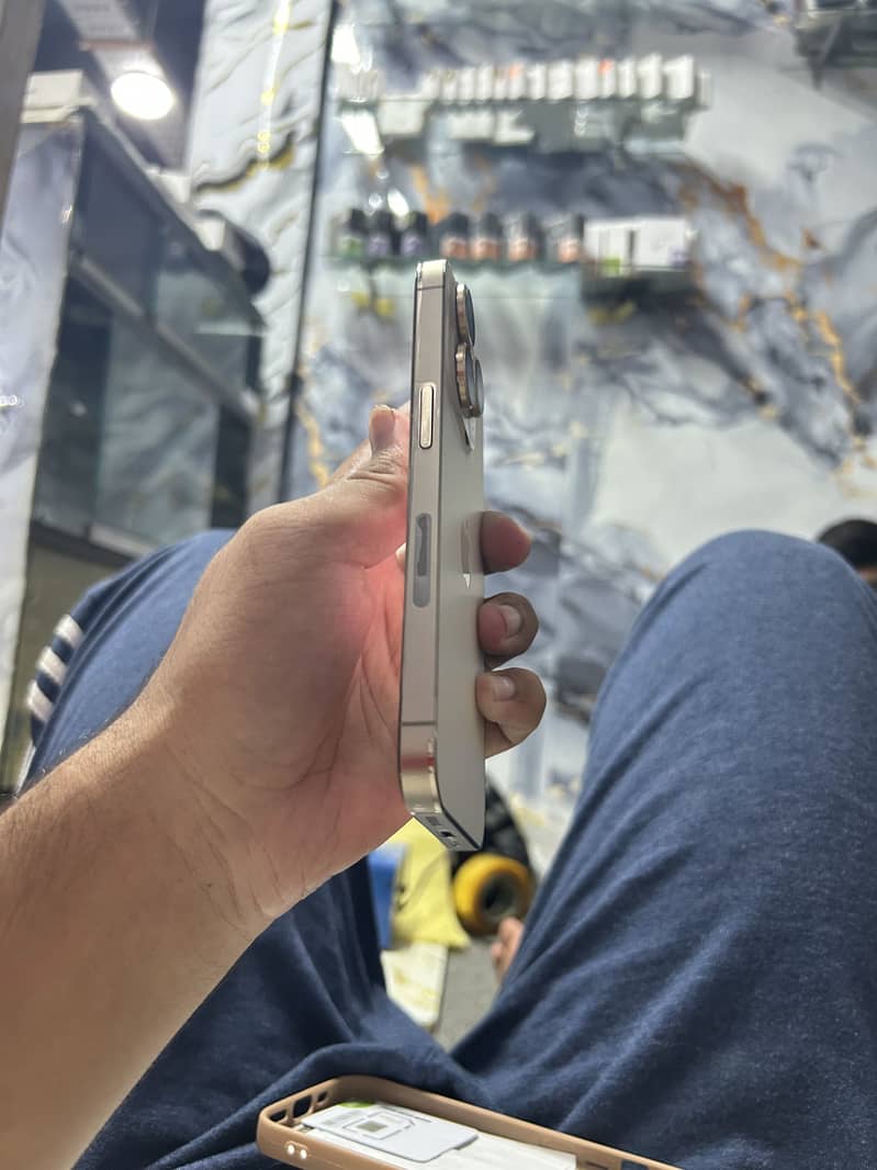 Apple iPhone 14 Pro 2