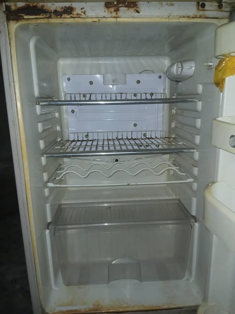 Orient Medium size Fridge 4
