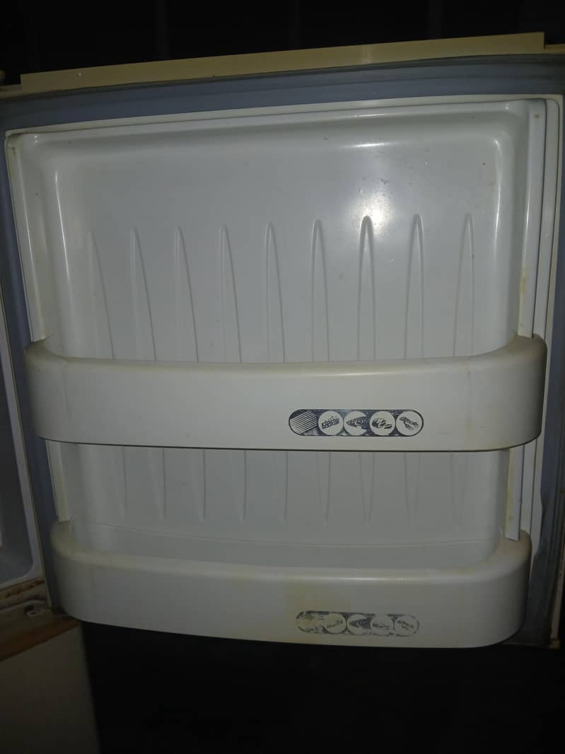 Orient Medium size Fridge 5