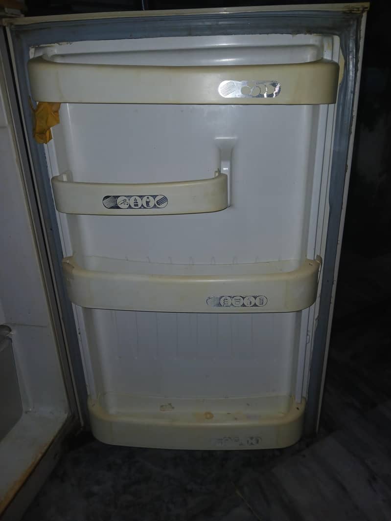 Orient Medium size Fridge 7
