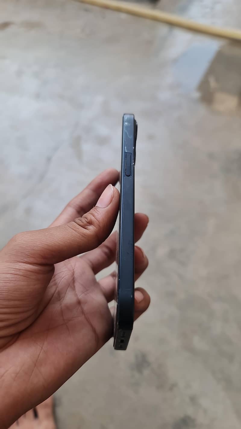 Apple iPhone 13 2