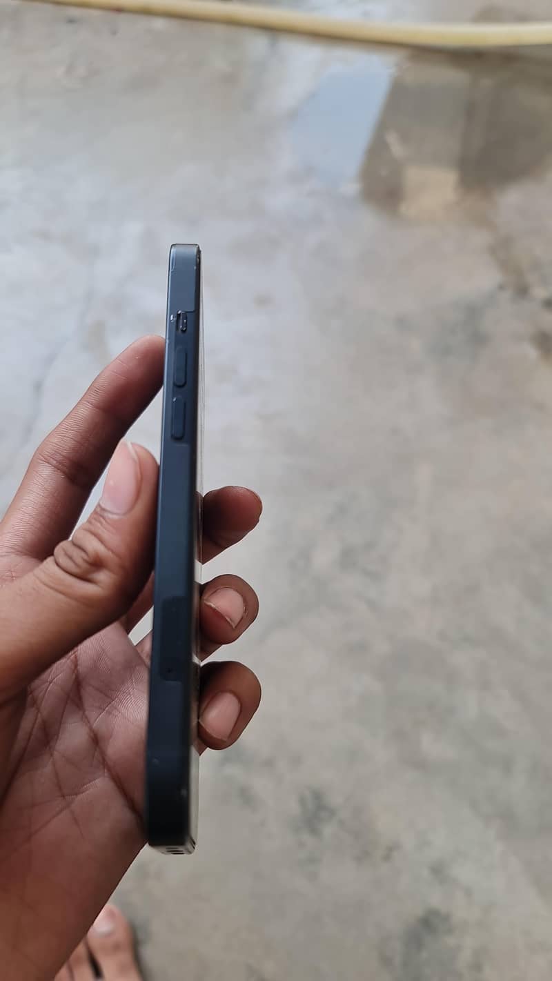 Apple iPhone 13 3