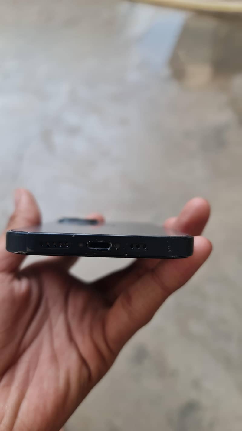 Apple iPhone 13 4