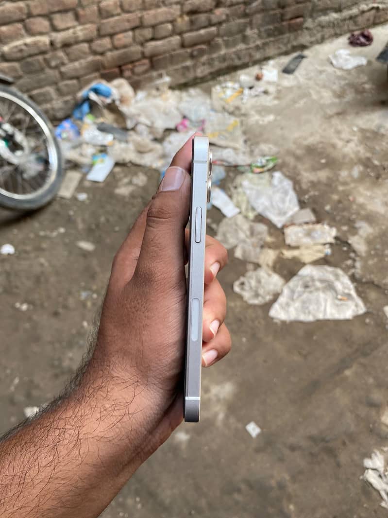 Apple iPhone 12 2