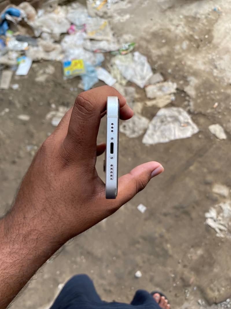 Apple iPhone 12 3