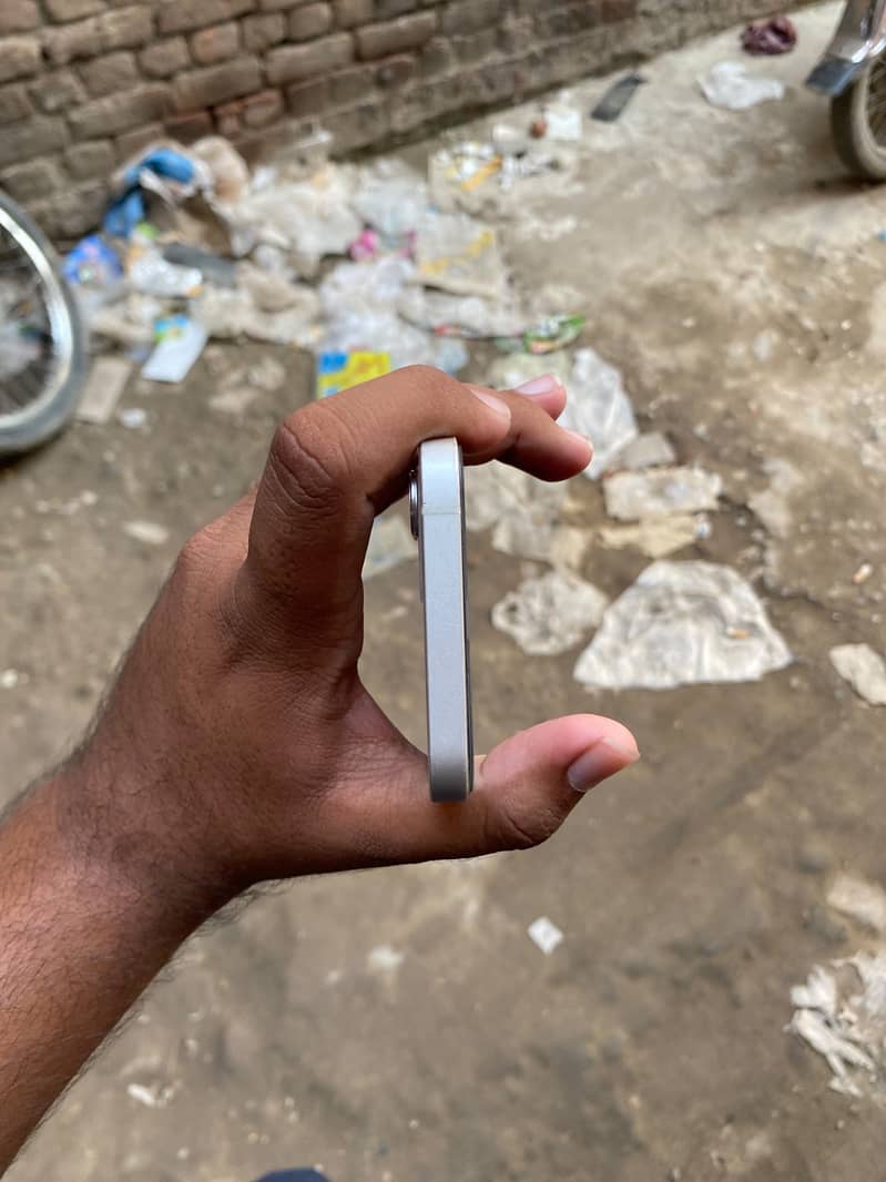 Apple iPhone 12 4