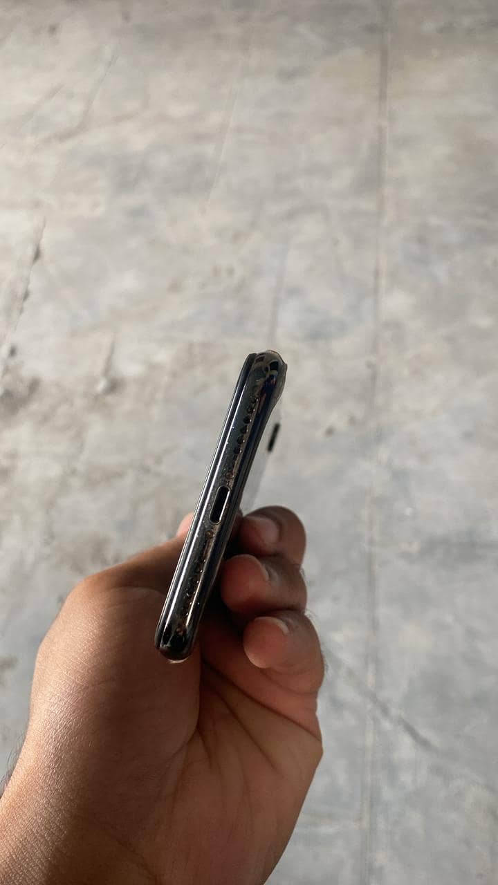 Apple iPhone X 5
