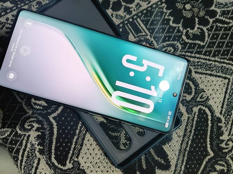 Tecno CAMON 40 Pro 0