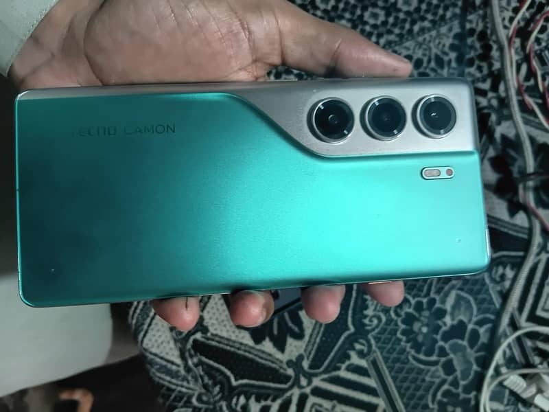 Tecno CAMON 40 Pro 1
