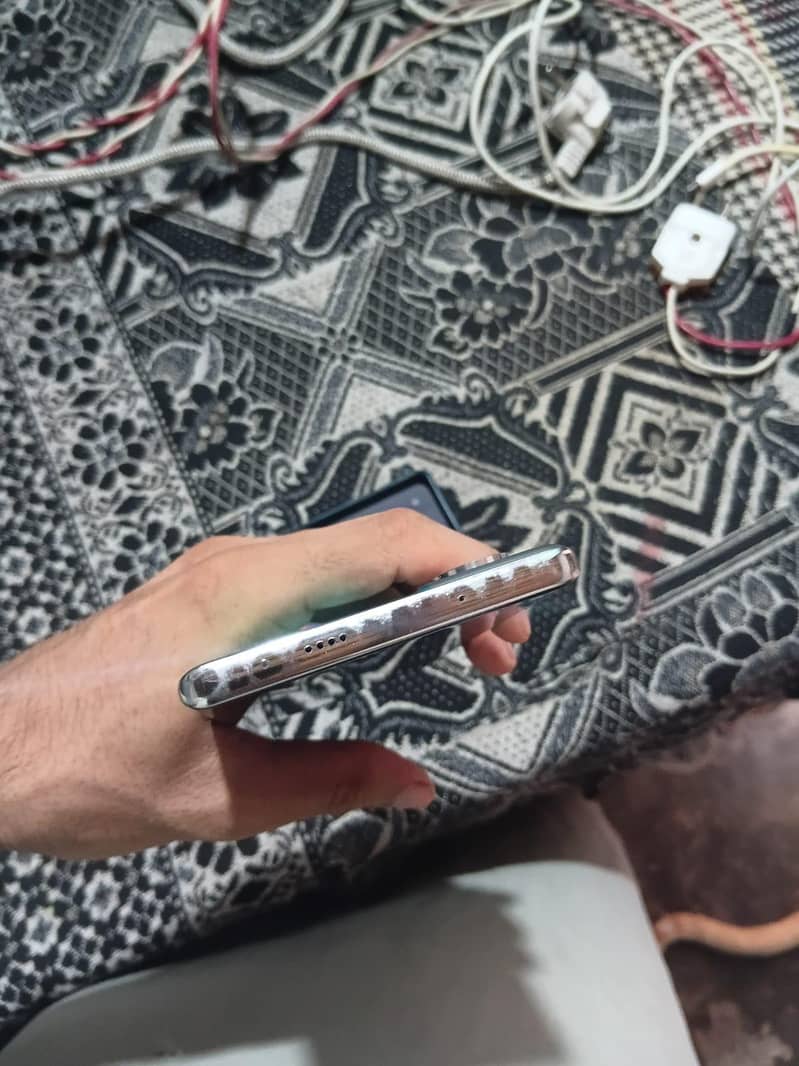 Tecno CAMON 40 Pro 4