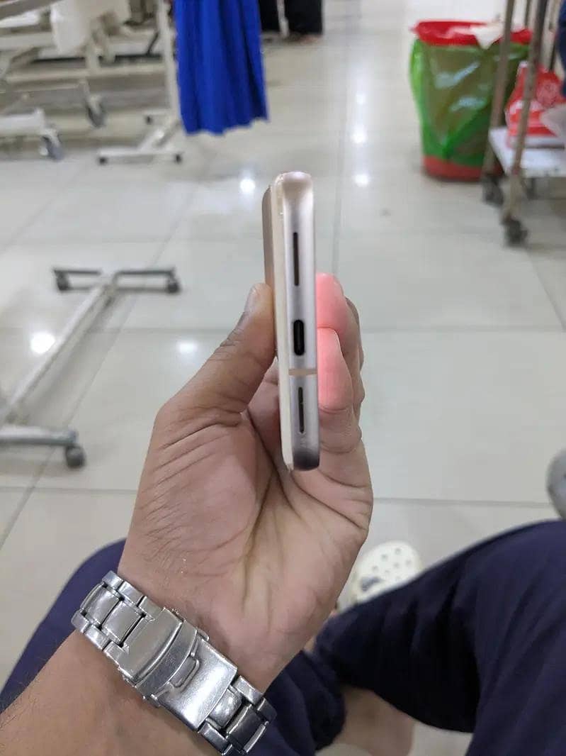 Google Pixel 8 see condition 4