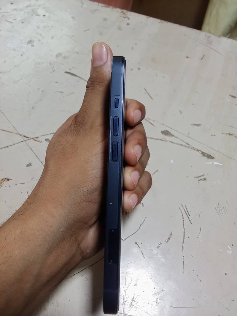 Apple iPhone 13 2