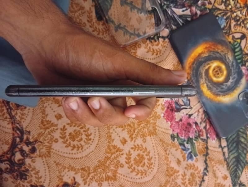 Apple iPhone X 4