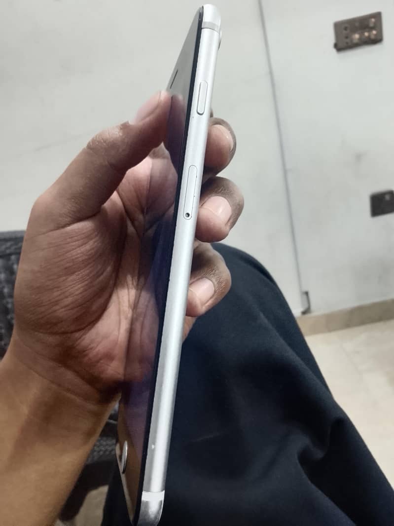 Apple iPhone 7 Plus 4