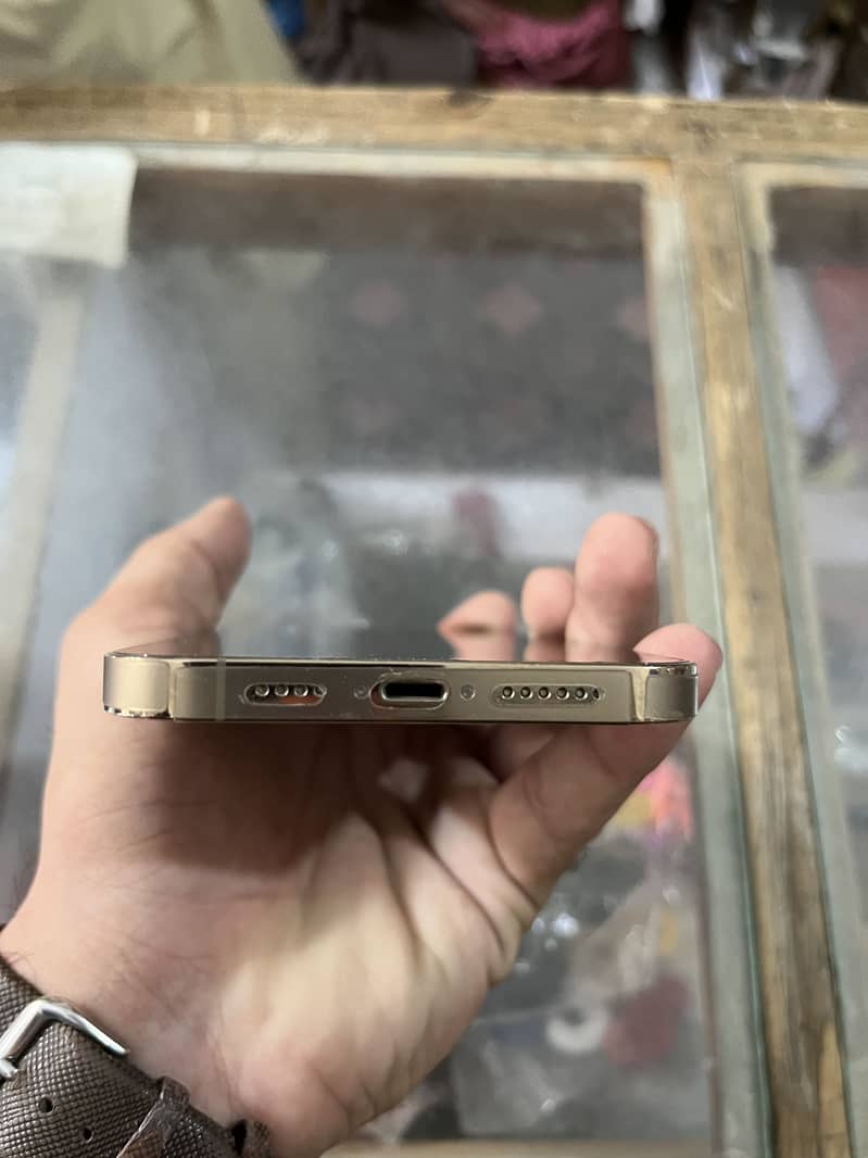 Apple iPhone 13 Pro Max 7