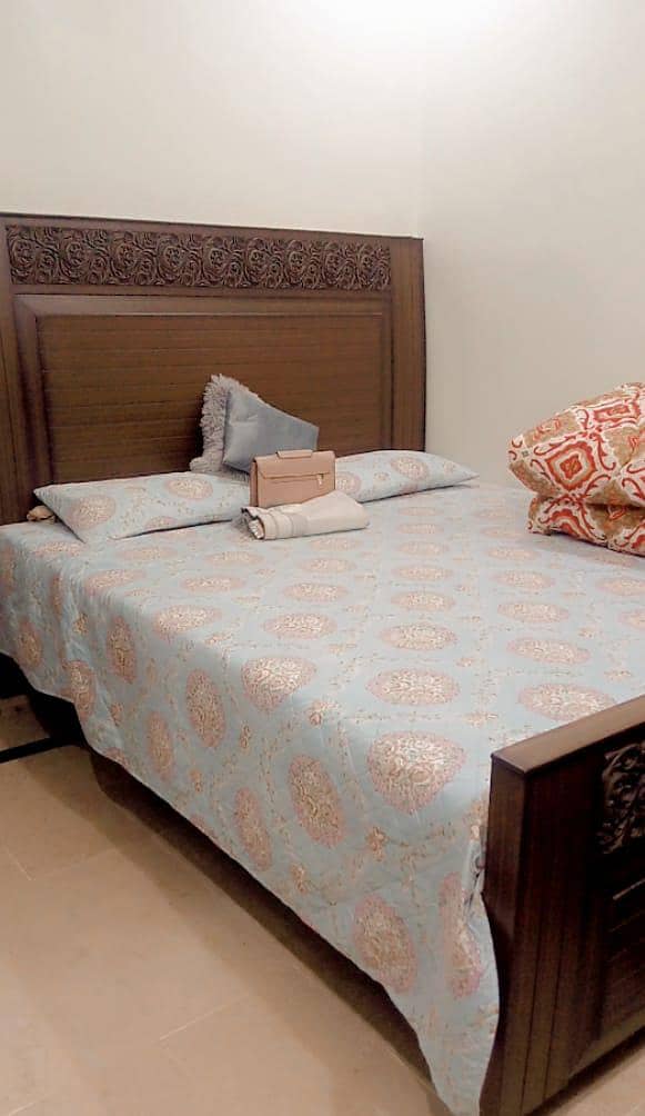 Queen bed 0