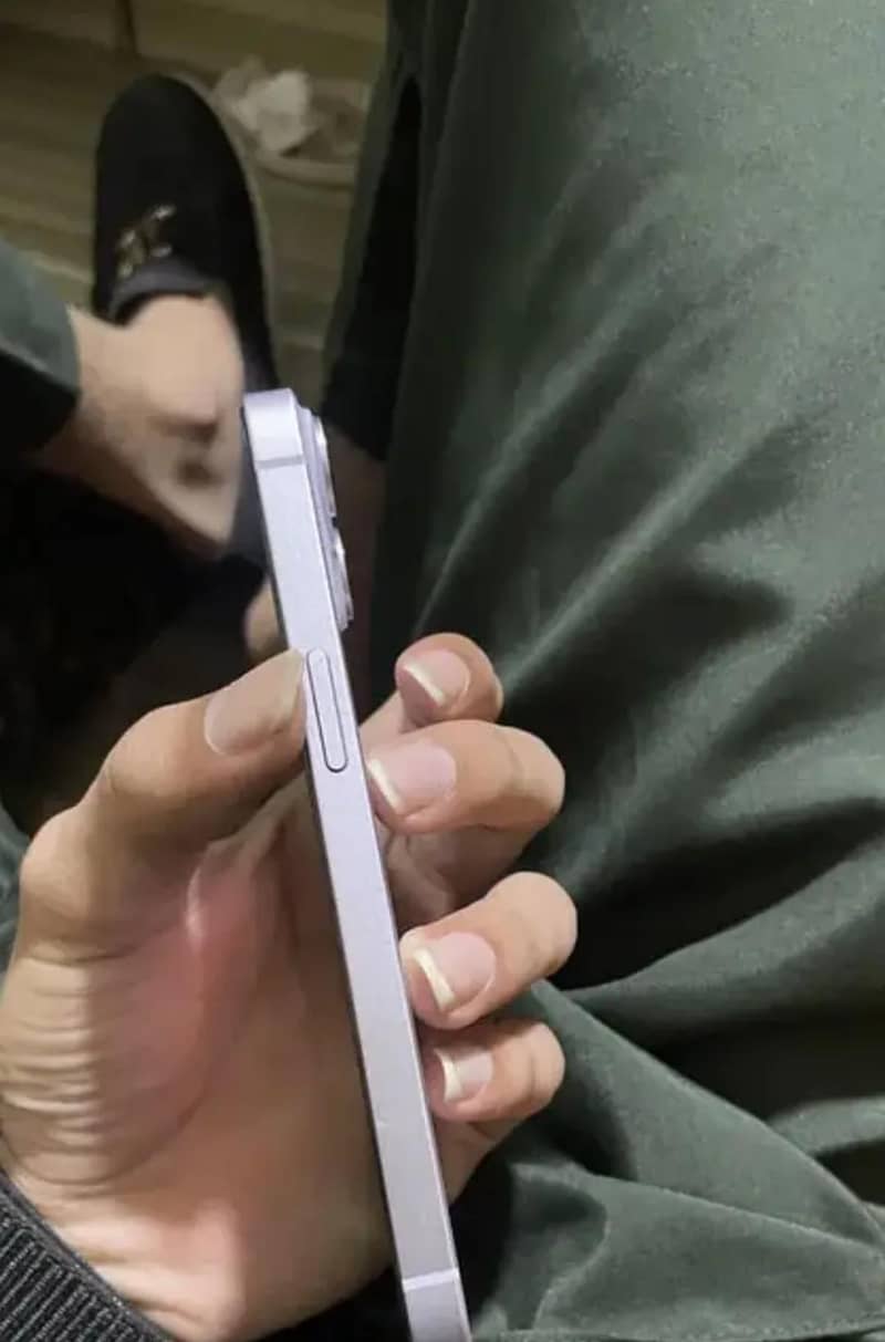 Apple iPhone 14 3