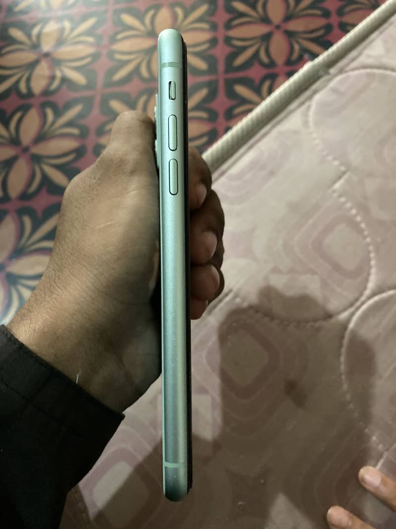 Apple iPhone 11 3