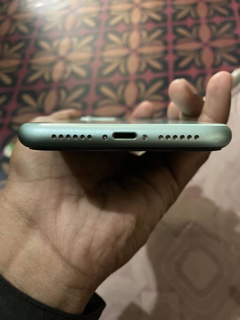 Apple iPhone 11 6