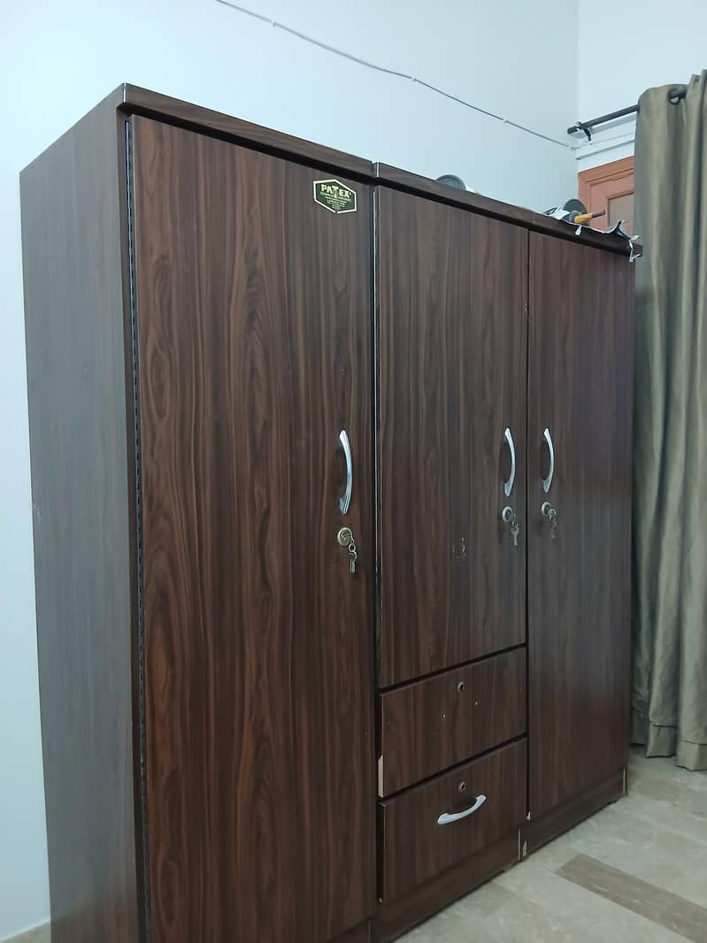 Complete King Size Bed Set (Bed + Side Tables + Dressing Table) 1