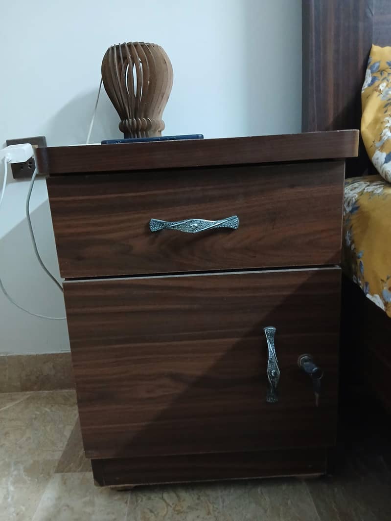 Complete King Size Bed Set (Bed + Side Tables + Dressing Table) 2