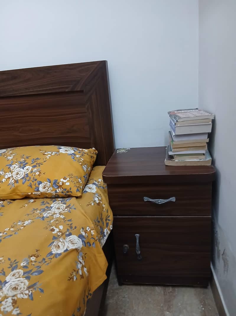 Complete King Size Bed Set (Bed + Side Tables + Dressing Table) 4