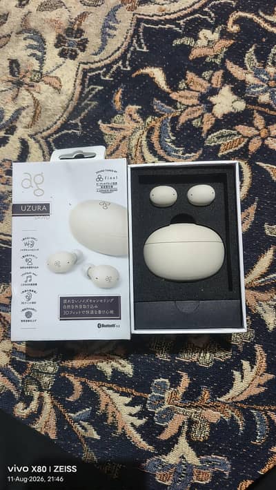 A. G earbuds like Bose JBL Sennheiser Sony Klipsch apple