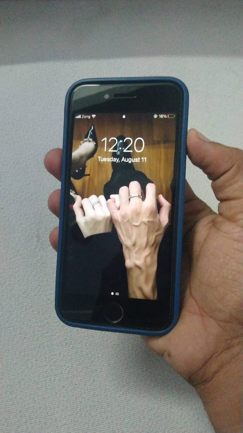 Apple iPhone 7 0