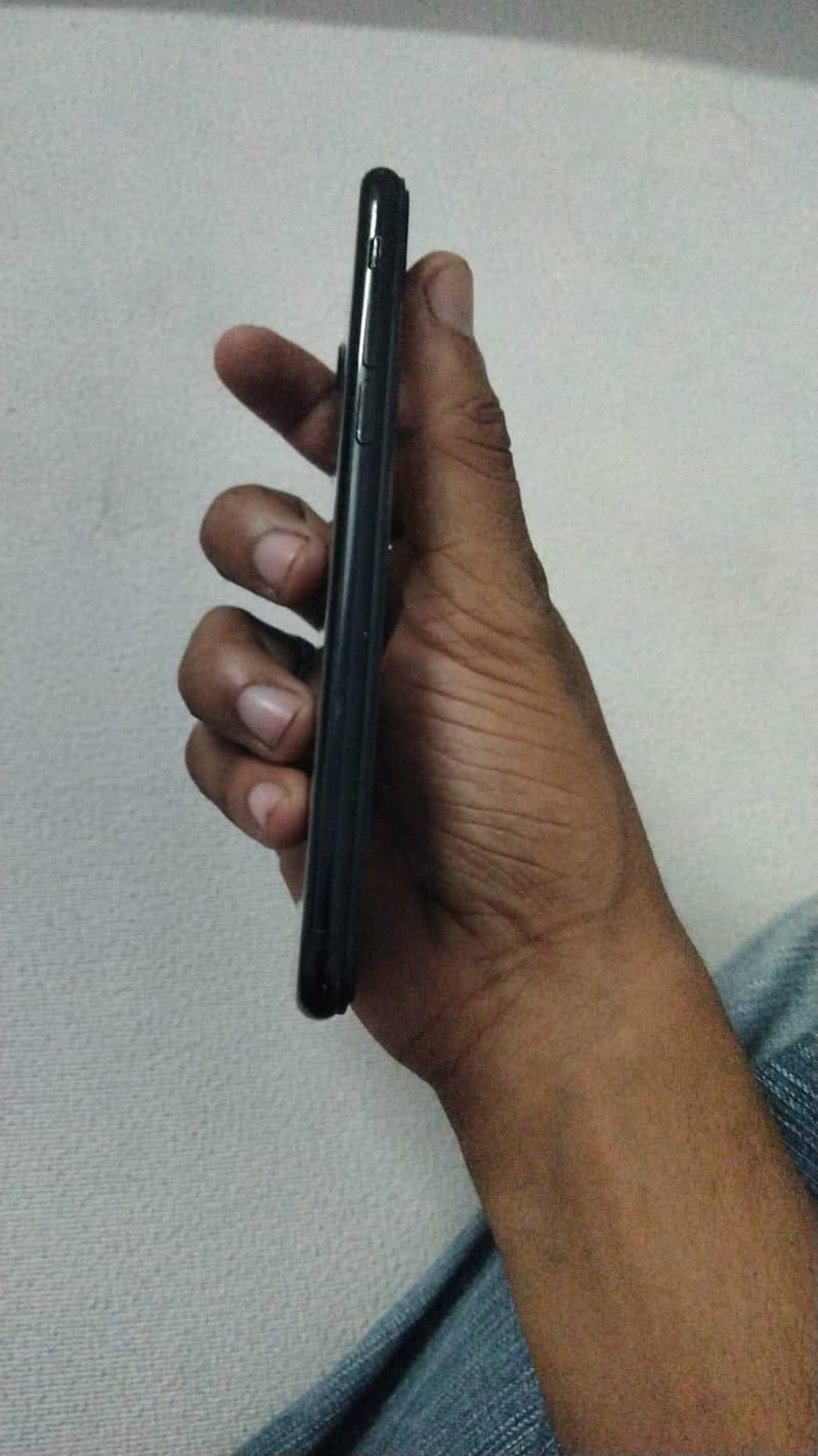 Apple iPhone 7 3