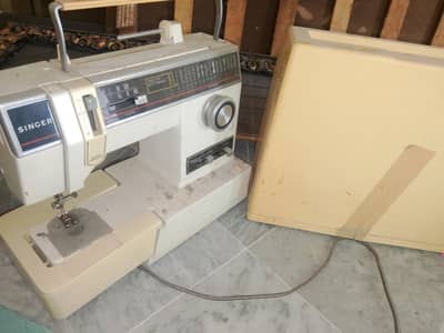 Original Singer Electric Sewing Machine – Used – One-Step Buttonhole