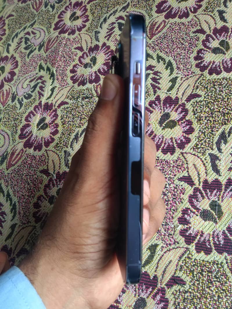 Apple iPhone 14 Pro 2