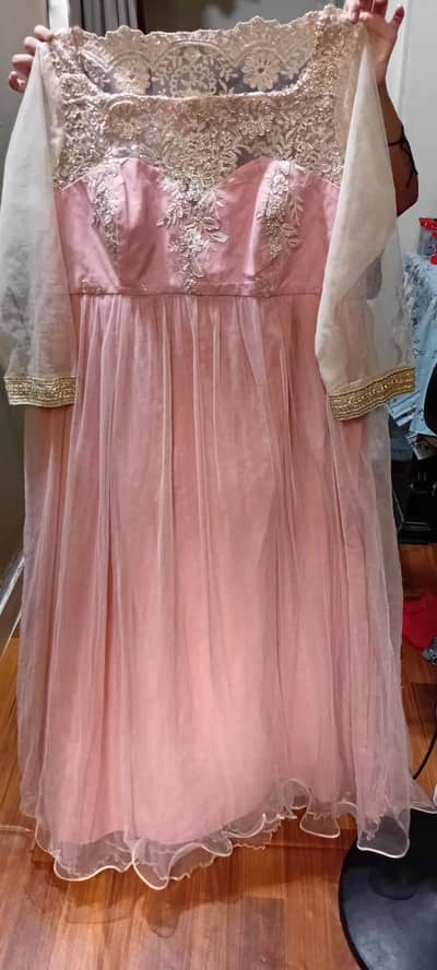 chi chi london brand ki Maxy hy full net Ka work Kia hua hy