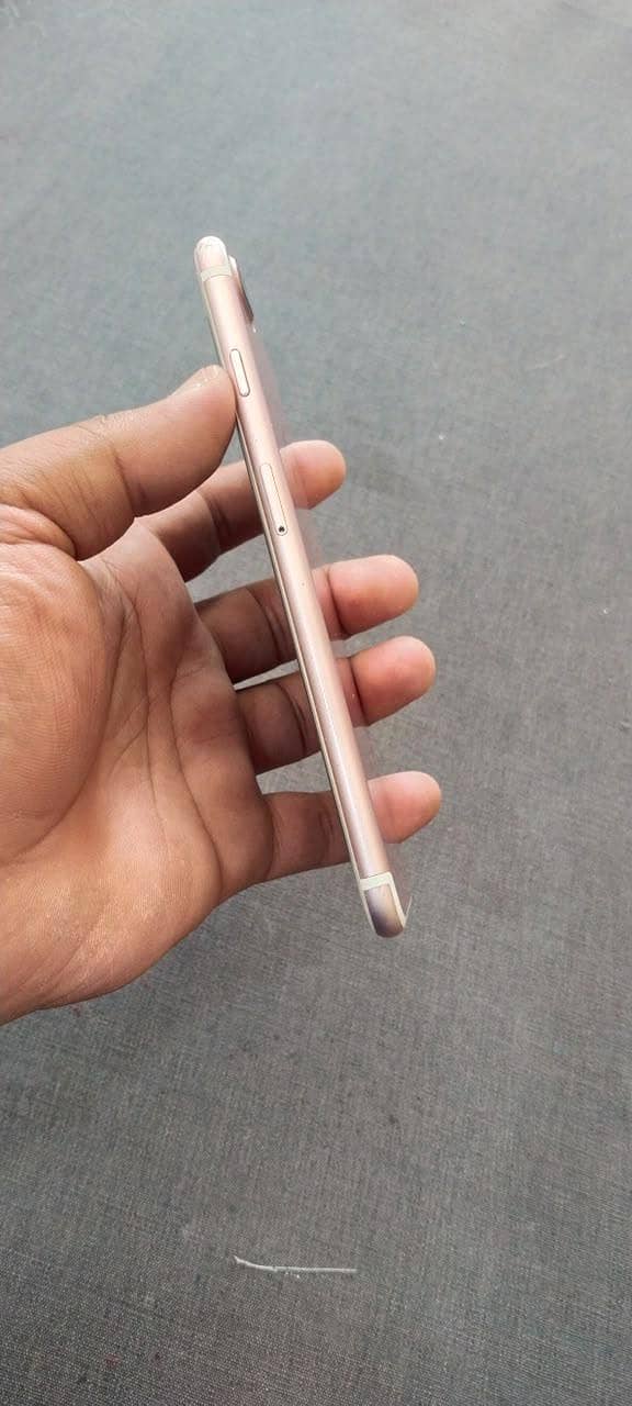 Apple iPhone 7 Plus 5