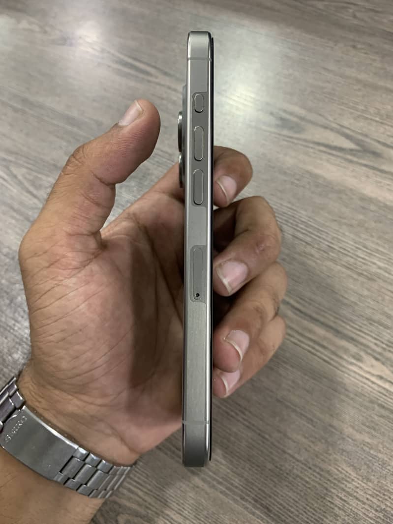 Apple iPhone 15 Pro 6