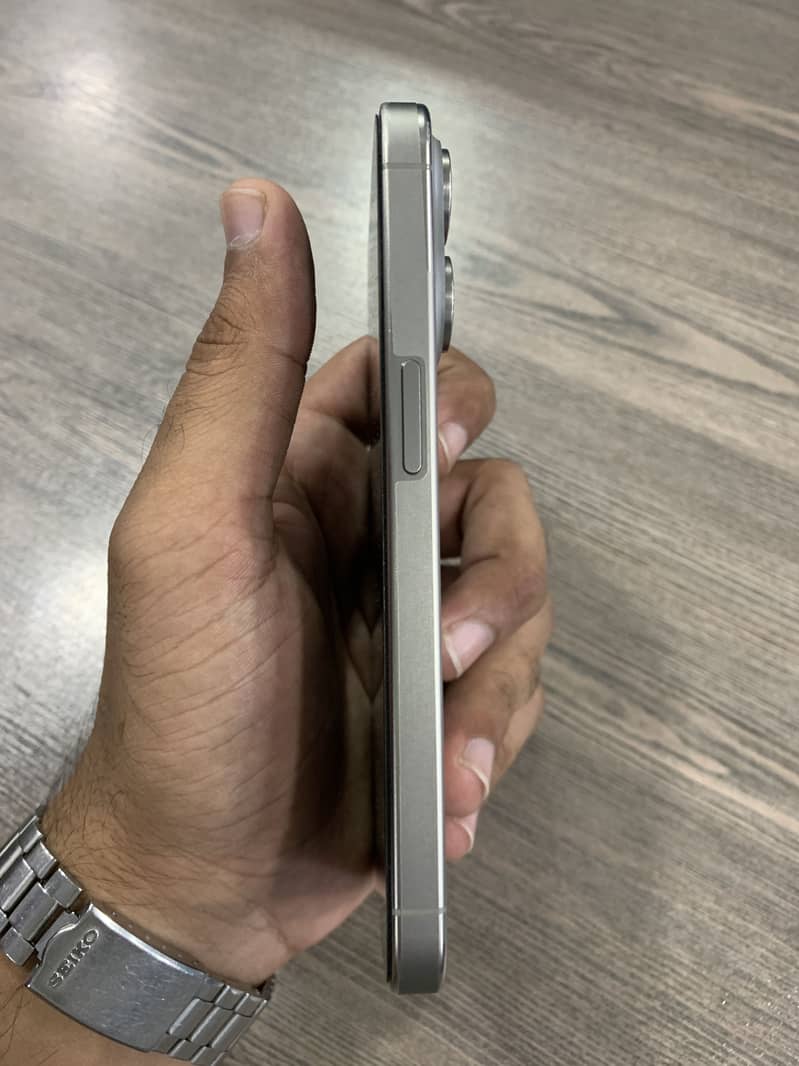 Apple iPhone 15 Pro 8