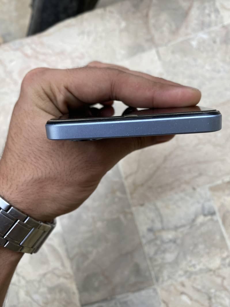 Realme Note 60 4