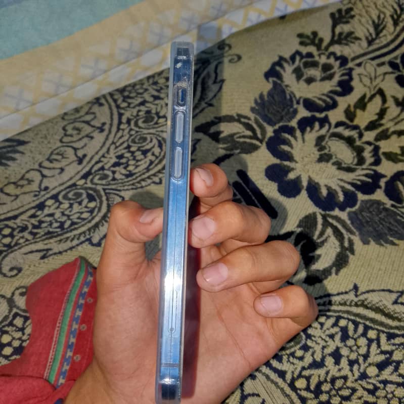 Apple iPhone 12 2