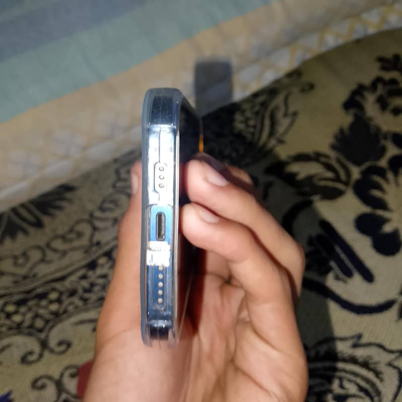 Apple iPhone 12 3