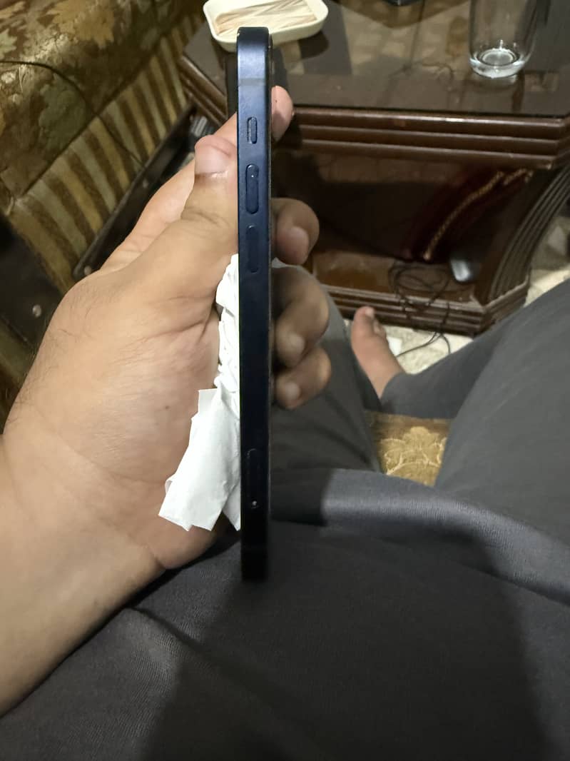 Apple iPhone 12 4