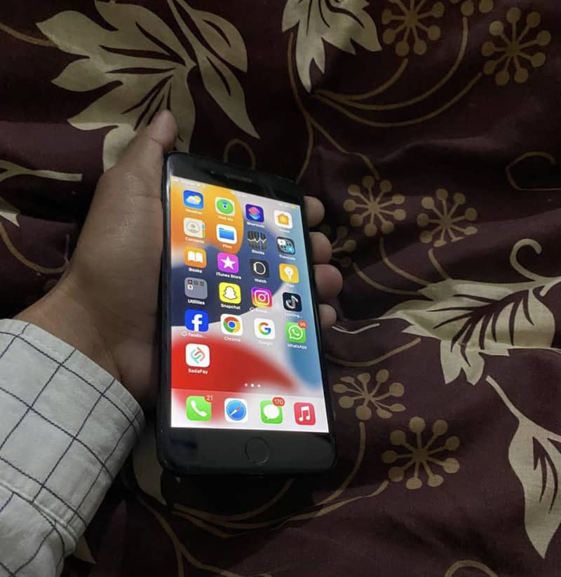 Apple iPhone 7 Plus 0