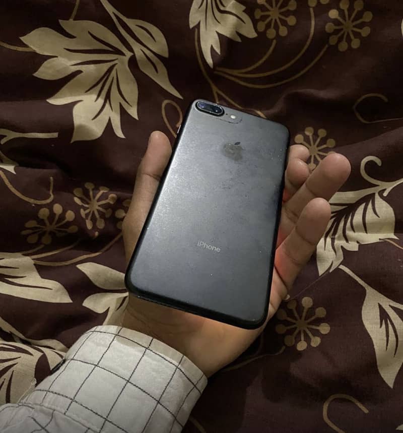 Apple iPhone 7 Plus 1