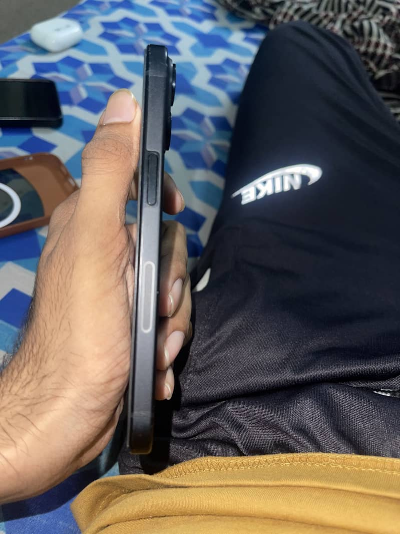 Apple iPhone 15 5