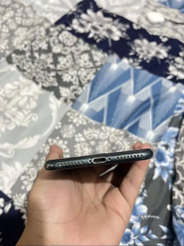 Apple iPhone 7 Plus 4