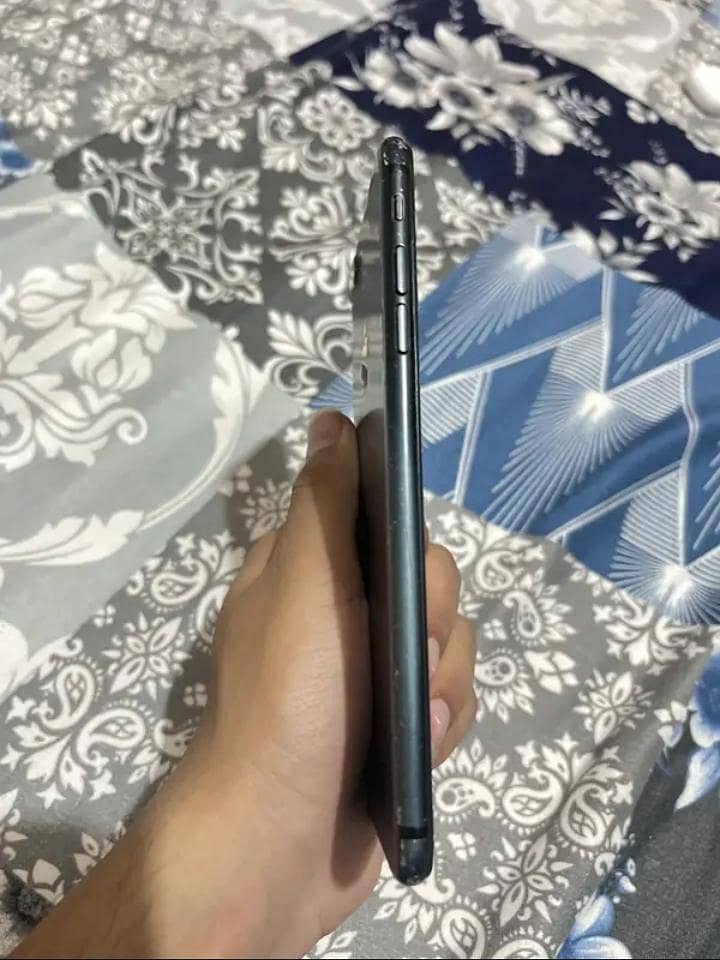 Apple iPhone 7 Plus 5